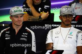 (L to R): Nico Hulkenberg (GER) Sahara Force India F1 and Lewis Hamilton (GBR) Mercedes AMG F1 in the FIA Press Conference. 20.10.2016. Formula 1 World Championship, Rd 18, United States Grand Prix, Austin, Texas, USA, Preparation Day.