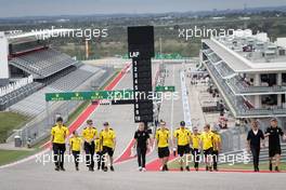 Kevin Magnussen (DEN) Renault Sport F1 Team walks the circuit with the team. 20.10.2016. Formula 1 World Championship, Rd 18, United States Grand Prix, Austin, Texas, USA, Preparation Day.