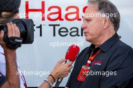 Gene Haas (USA) Haas Automotion President with the media. 20.10.2016. Formula 1 World Championship, Rd 18, United States Grand Prix, Austin, Texas, USA, Preparation Day.