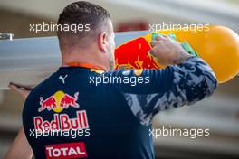 Red Bull Racing RB12 mechanic. 20.10.2016. Formula 1 World Championship, Rd 18, United States Grand Prix, Austin, Texas, USA, Preparation Day.