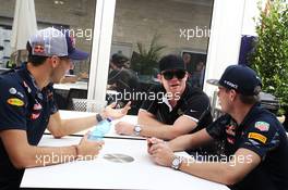(L to R): Pierre Gasly (FRA) Red Bull Racing Third Driver with Conor Daly (USA) and Max Verstappen (NLD) Red Bull Racing. 20.10.2016. Formula 1 World Championship, Rd 18, United States Grand Prix, Austin, Texas, USA, Preparation Day.
