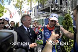 François Bayrou (FRA) major of Pau since april 2014, former candidate in presidential elections 2002, 2007, 2012, Alessio Lorandi (ITA) Carlin Dallara F312 – Volkswagen,  15.05.2016. FIA F3 European Championship 2016, Round 3, Race 3, Pau, France
