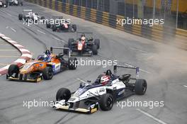 Pedro Piquet (BRA) Van Amersfoort Racing Dallara Mercedes and David Beckmann (GER) kfzteile24 Mücke Motorsport Dallara Mercedes. 19.11.2016. FIA Formula 3 World Cup Macau, Macau, China