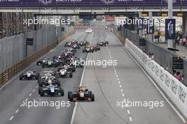 Start of the Race. 20.11.2016. FIA Formula 3 World Cup Macau, Macau, China