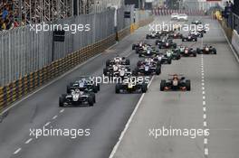 Start of the race. 19.11.2016. FIA Formula 3 World Cup Macau, Macau, China