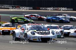 Start of the race, #17 KÜS TEAM 75 Bernhard, Porsche 911 GT3 R: David Jahn, Kévin Estre führt.05.-07.08.2016, ADAC GT-Masters, Round 5, Nürburgring, Germany.