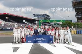Brad Pitt (USA) Actor and drivers support an FIA safety campaign. 19.06.2016. FIA World Endurance Championship Le Mans 24 Hours, Race, Le Mans, France. Saturday.