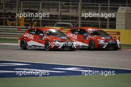 Race 1, Pepe Oriola (ESP) SEAT Leon, Team Craft-Bamboo LUKOIL and James Nash (GBR) Seat Leon Team Craft-Bamboo LUKOIL 02.04.2016. TCR International Series, Rd 1, Sakhir, Bahrain, Saturday.