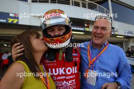 Qualifying, Sergey Afanasyev (RUS) SEAT Leon, Team Craft-Bamboo LUKOIL with his parents 02.04.2016. TCR International Series, Rd 1, Sakhir, Bahrain, Saturday.