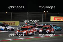 Race 1, Start of the race 1 02.04.2016. TCR International Series, Rd 1, Sakhir, Bahrain, Saturday.