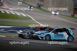 Race 1, Stefano Comini (SUI) Leopard Racing Volkswagen Golf GTI TCR and Mato Homola (SVK) Seat Leon B3 Racing Team Hungary 02.04.2016. TCR International Series, Rd 1, Sakhir, Bahrain, Saturday.