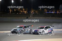 Race 1, Davit Kajaia (GEO) Volkswagen Golf GTI TCR Liqui Moly Team Engstler and Mato Homola (SVK) Seat Leon B3 Racing Team Hungary 02.04.2016. TCR International Series, Rd 1, Sakhir, Bahrain, Saturday.