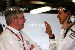 (L to R): Ross Brawn (GBR) Managing Director, Motor Sports with Toto Wolff (GER) Mercedes AMG F1 Shareholder and Executive Director. 24.03.2017. Formula 1 World Championship, Rd 1, Australian Grand Prix, Albert Park, Melbourne, Australia, Practice Day.