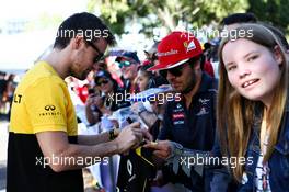 Jolyon Palmer (GBR) Renault Sport F1 Team signs autographs for the fans. 24.03.2017. Formula 1 World Championship, Rd 1, Australian Grand Prix, Albert Park, Melbourne, Australia, Practice Day.