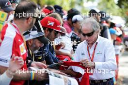 Jackie Stewart (GBR) signs autographs for the fans. 24.03.2017. Formula 1 World Championship, Rd 1, Australian Grand Prix, Albert Park, Melbourne, Australia, Practice Day.