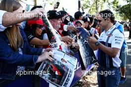 Felipe Massa (BRA) Williams signs autographs for the fans. 24.03.2017. Formula 1 World Championship, Rd 1, Australian Grand Prix, Albert Park, Melbourne, Australia, Practice Day.