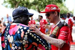 Kimi Raikkonen (FIN) Ferrari with Mr Moko. 25.03.2017. Formula 1 World Championship, Rd 1, Australian Grand Prix, Albert Park, Melbourne, Australia, Qualifying Day.