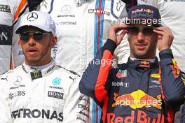 Lewis Hamilton (GBR) Mercedes AMG F1  and Daniel Ricciardo (AUS) Red Bull Racing  26.03.2017. Formula 1 World Championship, Rd 1, Australian Grand Prix, Albert Park, Melbourne, Australia, Race Day.