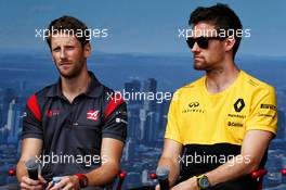 (L to R): Romain Grosjean (FRA) Haas F1 Team with Jolyon Palmer (GBR) Renault Sport F1 Team. 26.03.2017. Formula 1 World Championship, Rd 1, Australian Grand Prix, Albert Park, Melbourne, Australia, Race Day.