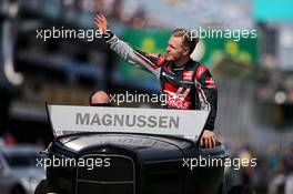 Kevin Magnussen (DEN) Haas F1 Team on the drivers parade. 26.03.2017. Formula 1 World Championship, Rd 1, Australian Grand Prix, Albert Park, Melbourne, Australia, Race Day.