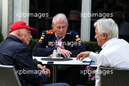 (L to R): Niki Lauda (AUT) Mercedes Non-Executive Chairman with Dr Helmut Marko (AUT) Red Bull Motorsport Consultant and Charlie Whiting (GBR) FIA Delegate. 26.03.2017. Formula 1 World Championship, Rd 1, Australian Grand Prix, Albert Park, Melbourne, Australia, Race Day.