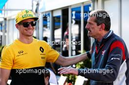 (L to R): Nico Hulkenberg (GER) Renault Sport F1 Team with Guenther Steiner (ITA) Haas F1 Team Prinicipal. 23.03.2017. Formula 1 World Championship, Rd 1, Australian Grand Prix, Albert Park, Melbourne, Australia, Preparation Day.