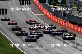 Valtteri Bottas (FIN) Mercedes AMG F1 W08 leads at the start of the race. 09.07.2017. Formula 1 World Championship, Rd 9, Austrian Grand Prix, Spielberg, Austria, Race Day.