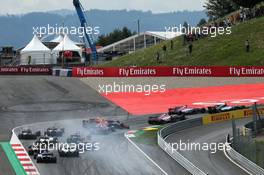 Daniil Kvyat (RUS) Scuderia Toro Rosso STR12 locks up under braking at the start of the race, hitting Fernando Alonso (ESP) McLaren MCL32 and Max Verstappen (NLD) Red Bull Racing RB13. 09.07.2017. Formula 1 World Championship, Rd 9, Austrian Grand Prix, Spielberg, Austria, Race Day.