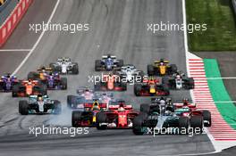 Valtteri Bottas (FIN) Mercedes AMG F1 W08 leads at the start of the race. 09.07.2017. Formula 1 World Championship, Rd 9, Austrian Grand Prix, Spielberg, Austria, Race Day.