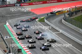 Valtteri Bottas (FIN) Mercedes AMG F1 W08 leads at the start of the race. 09.07.2017. Formula 1 World Championship, Rd 9, Austrian Grand Prix, Spielberg, Austria, Race Day.