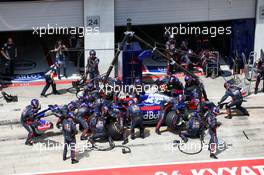 Daniil Kvyat (RUS) Scuderia Toro Rosso STR12 makes a pit stop. 09.07.2017. Formula 1 World Championship, Rd 9, Austrian Grand Prix, Spielberg, Austria, Race Day.