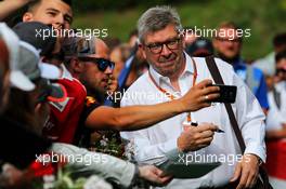 Ross Brawn (GBR) Managing Director, Motor Sports with fans. 08.07.2017. Formula 1 World Championship, Rd 9, Austrian Grand Prix, Spielberg, Austria, Qualifying Day.