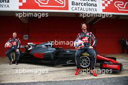 (L to R): Kevin Magnussen (DEN) Haas F1 Team and team mate Romain Grosjean (FRA) Haas F1 Team unveil the Haas VF-17. 27.02.2017. Formula One Testing, Day One, Barcelona, Spain. Monday.