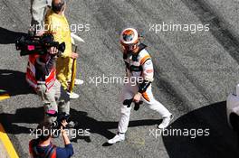 Stoffel Vandoorne (BEL) McLaren returns to the pits after stopping on the circuit. 09.03.2017. Formula One Testing, Day Three, Barcelona, Spain. Thursday.