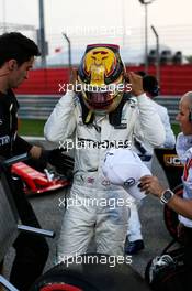 Lewis Hamilton (GBR) Mercedes AMG F1 W08 on the grid. 16.04.2017. Formula 1 World Championship, Rd 3, Bahrain Grand Prix, Sakhir, Bahrain, Race Day.