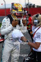 Lewis Hamilton (GBR) Mercedes AMG F1 W08 on the grid. 16.04.2017. Formula 1 World Championship, Rd 3, Bahrain Grand Prix, Sakhir, Bahrain, Race Day.