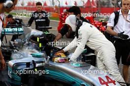 Lewis Hamilton (GBR) Mercedes AMG F1 W08 on the grid. 16.04.2017. Formula 1 World Championship, Rd 3, Bahrain Grand Prix, Sakhir, Bahrain, Race Day.