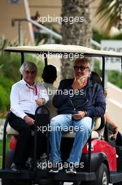 (L to R): Bernie Ecclestone (GBR) with Flavio Briatore (ITA). 15.04.2017. Formula 1 World Championship, Rd 3, Bahrain Grand Prix, Sakhir, Bahrain, Qualifying Day.