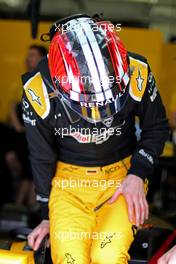 Nico Hulkenberg (GER) Renault Sport F1 Team  15.04.2017. Formula 1 World Championship, Rd 3, Bahrain Grand Prix, Sakhir, Bahrain, Qualifying Day.