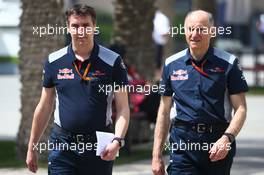 (L to R): James Key (GBR) Scuderia Toro Rosso Technical Director with Franz Tost (AUT) Scuderia Toro Rosso Team Principal. 15.04.2017. Formula 1 World Championship, Rd 3, Bahrain Grand Prix, Sakhir, Bahrain, Qualifying Day.