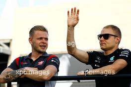 (L to R): Kevin Magnussen (DEN) Haas F1 Team with Valtteri Bottas (FIN) Mercedes AMG F1 on the drivers parade. 16.04.2017. Formula 1 World Championship, Rd 3, Bahrain Grand Prix, Sakhir, Bahrain, Race Day.