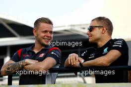 (L to R): Kevin Magnussen (DEN) Haas F1 Team with Valtteri Bottas (FIN) Mercedes AMG F1 on the drivers parade. 16.04.2017. Formula 1 World Championship, Rd 3, Bahrain Grand Prix, Sakhir, Bahrain, Race Day.