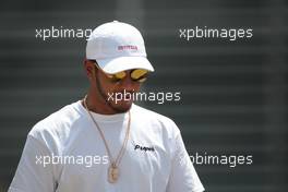 Lewis Hamilton (GBR) Mercedes AMG F1. 13.04.2017. Formula 1 World Championship, Rd 3, Bahrain Grand Prix, Sakhir, Bahrain, Preparation Day.