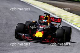 Daniel Ricciardo (AUS) Red Bull Racing RB13. 10.11.2017. Formula 1 World Championship, Rd 19, Brazilian Grand Prix, Sao Paulo, Brazil, Practice Day.