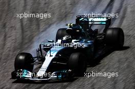 Valtteri Bottas (FIN) Mercedes AMG F1 W08 locks up under braking. 10.11.2017. Formula 1 World Championship, Rd 19, Brazilian Grand Prix, Sao Paulo, Brazil, Practice Day.