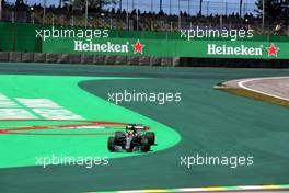 Lewis Hamilton (GBR) Mercedes AMG F1 W08 runs wide. 10.11.2017. Formula 1 World Championship, Rd 19, Brazilian Grand Prix, Sao Paulo, Brazil, Practice Day.