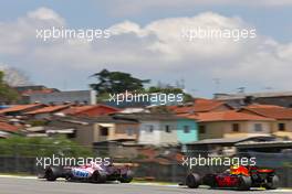 George Russell (GBR) Sahara Force India F1 Daniel Ricciardo (AUS) Red Bull Racing  10.11.2017. Formula 1 World Championship, Rd 19, Brazilian Grand Prix, Sao Paulo, Brazil, Practice Day.