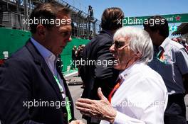 Bernie Ecclestone (GBR) (Right) with Joao Doria (BRA) Mayor of Sao Paulo City on the grid. 12.11.2017. Formula 1 World Championship, Rd 19, Brazilian Grand Prix, Sao Paulo, Brazil, Race Day.