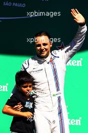 Felipe Massa (BRA) Williams with his son Felipinho Massa (BRA) on the podium. 12.11.2017. Formula 1 World Championship, Rd 19, Brazilian Grand Prix, Sao Paulo, Brazil, Race Day.