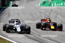 (L to R): Felipe Massa (BRA) Williams FW40 and Daniel Ricciardo (AUS) Red Bull Racing RB13 battle for position. 12.11.2017. Formula 1 World Championship, Rd 19, Brazilian Grand Prix, Sao Paulo, Brazil, Race Day.